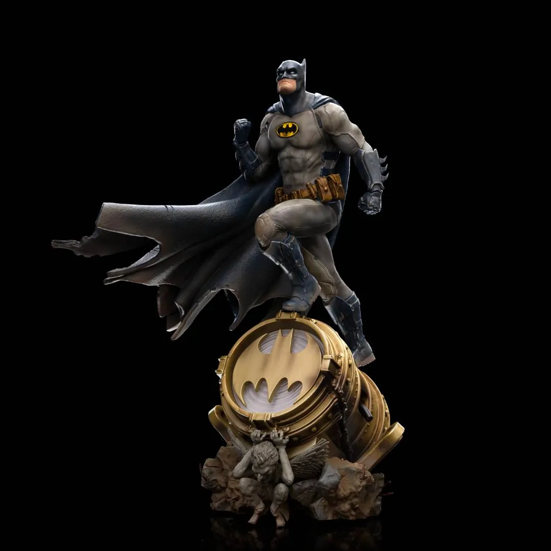 CCXP 23 Exclusive DC Comics Batman Deluxe Statue by Iron Studios