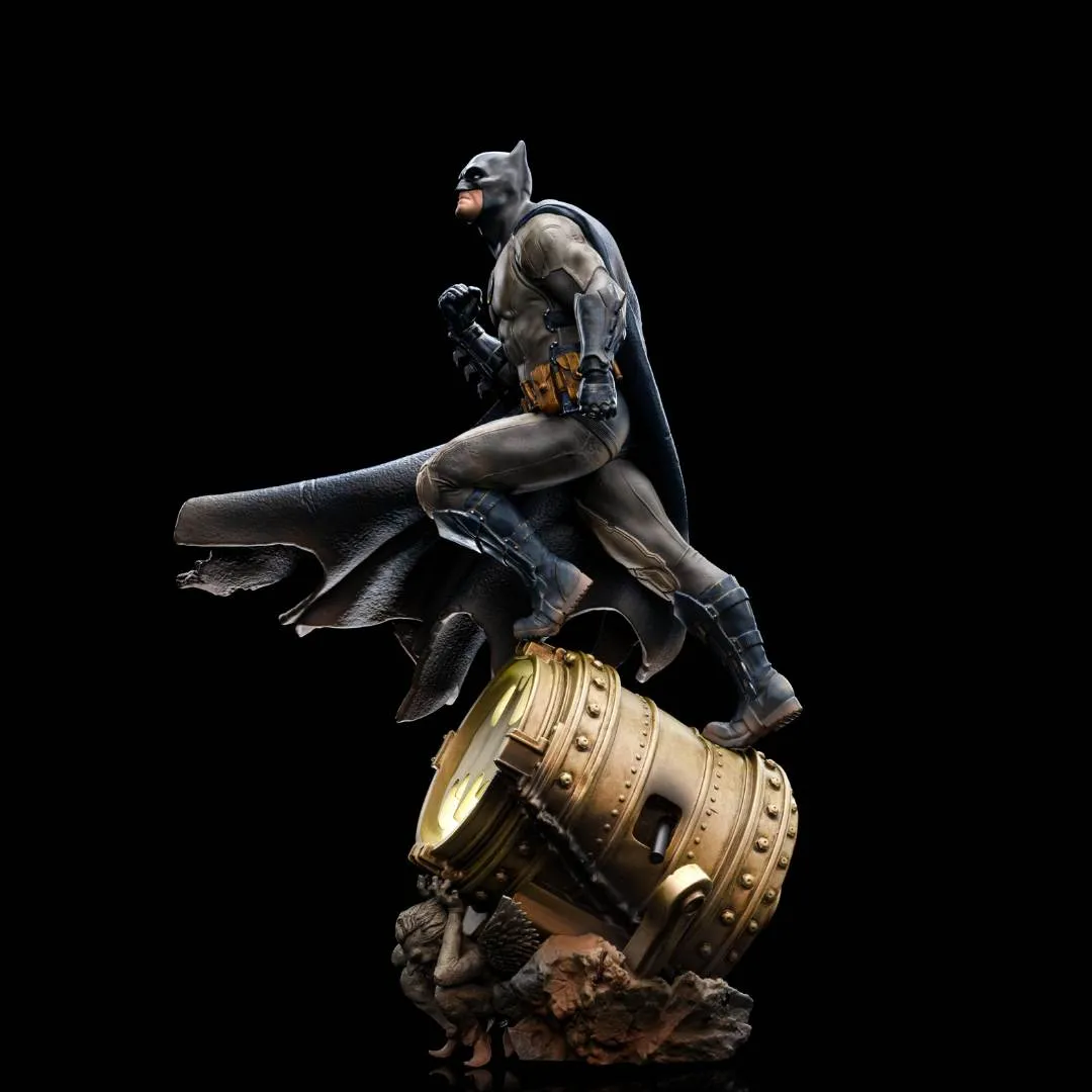 CCXP 23 Exclusive DC Comics Batman Deluxe Statue by Iron Studios